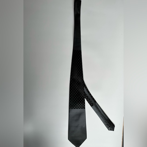 Authentic Pierre Cardin Tie - Picture 3 of 5